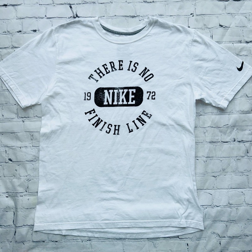 NWOT Unisex Adult Large Nike Graphic TShirt